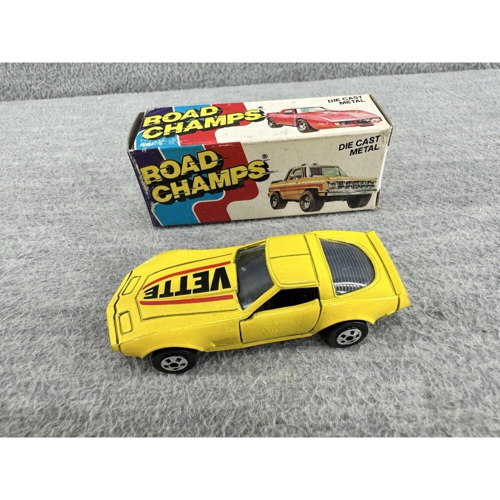 ROAD CHAMPS Die Cast #26 Yellow 1982 Corvette Car T5